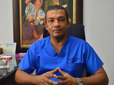 De aviones al otoscopio– Dr. Cesar Mosquera